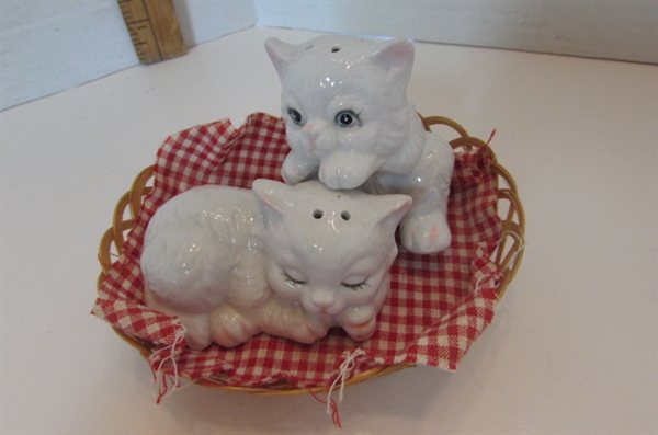 VINTAGE KITTY KAT AND BIRD SALT AND PEPPER SHAKERS
