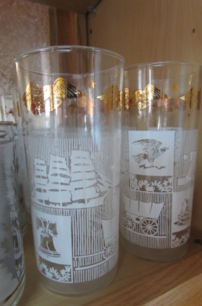 1950'S LIBBEY GOLD AND SILVER FOLIAGE GLASSWARE WITH ADDITIONAL VINTAGE TUMBLERS