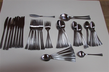 FLATWARE WITH FLORAL PATTERN