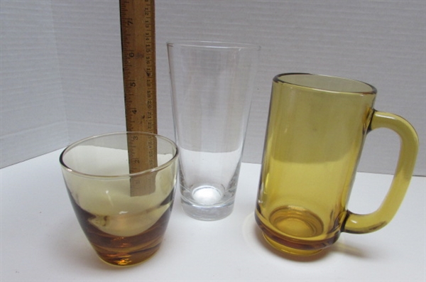 ASSORTED GLASS TUMBLERS AND COCKTAIL GLASSES