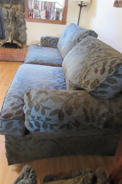 BLUE WITH GREEN LEAVES SOFA