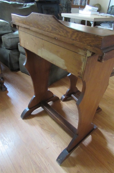 SMALL WOOD DESK WITH BENCH