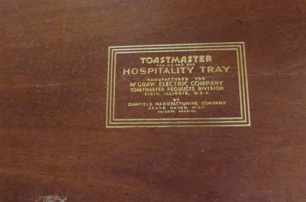 WOOD HOSPITALITY TABLE AND TRAYS