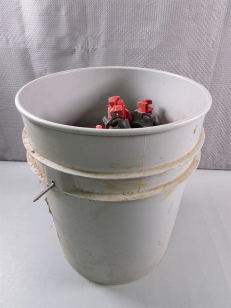 5-GALLON BUCKET OF ELECTRIC FENCE PARTS