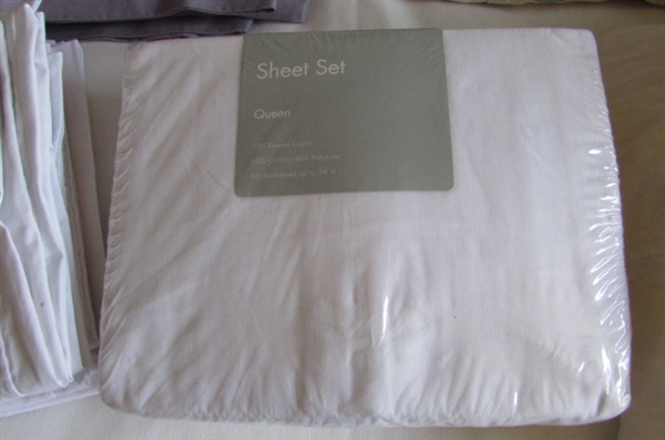 QUEEN SHEETS AND PILLOWCASES