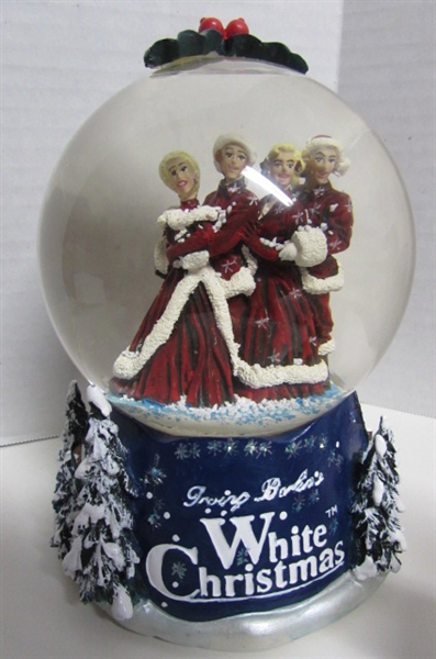 PRECIOUS MOMENTS MINIATURE WINTER DISPLAY AND HOLIDAY DECOR