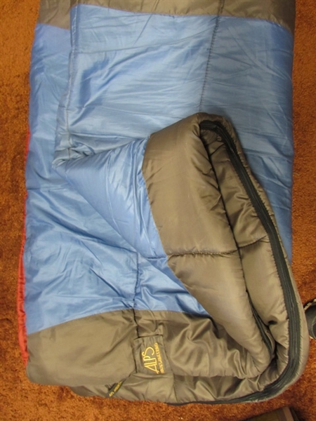 QUEEN SIZE AEROBED WITH BUILT IN PUMP AND SLEEPING BAG