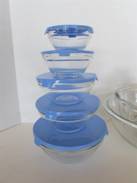 GLASS MIXING BOWLS, MEASURING CUPS AND HAND MIXER