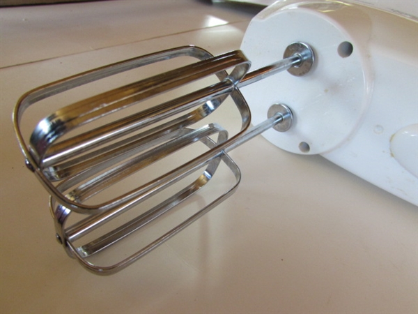 GLASS MIXING BOWLS, MEASURING CUPS AND HAND MIXER
