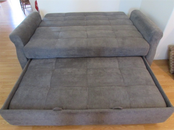 SERTA DREAM CONVERTIBLE COUCH