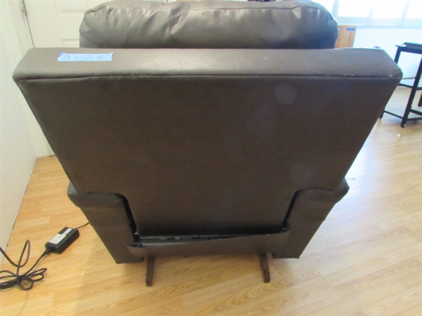 LAZYBOY LEATHER ROCKING/RECLINER