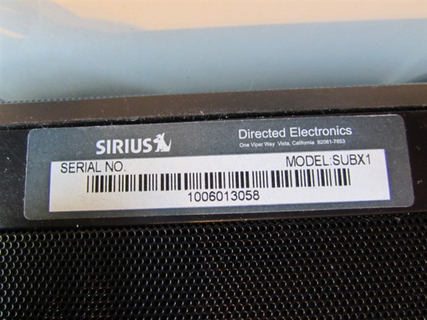 SIRIUS SATELLITE RADIO W/DOCKING STATION & ANTENNA