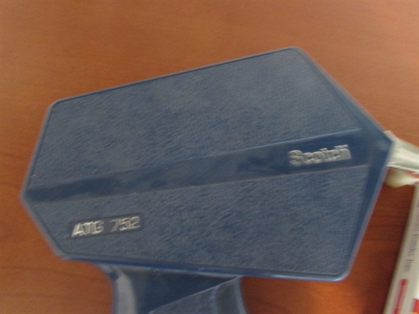 SCOTCH TAPE RUNNER WITH REFILLS