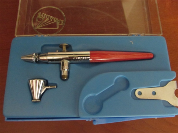 AZTEK AIRBRUSH EQUIPMENT IN CASE