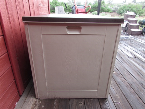 COSCO XXL STORAGE DECK BOX - ASSEMBLED