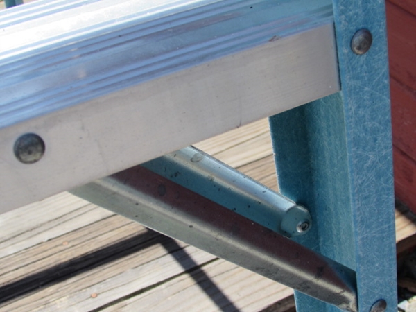 8 FT. LADDER