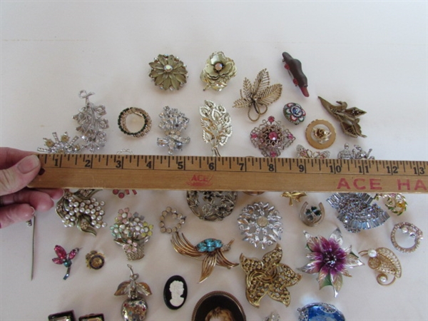 VINTAGE BROOCHES & PINS