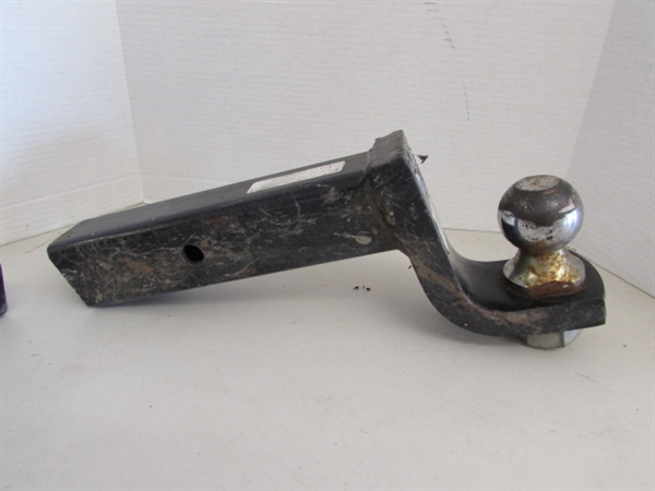 2 & 2 1/2 HITCH RECEIVERS