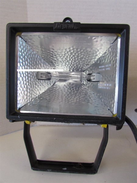 3 SHOP LIGHTS W/ EXTENSION CORDS