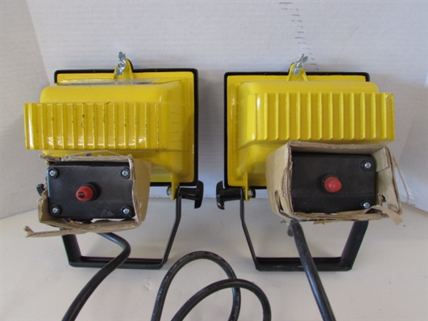3 SHOP LIGHTS W/ EXTENSION CORDS