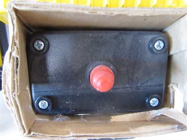 3 SHOP LIGHTS W/ EXTENSION CORDS