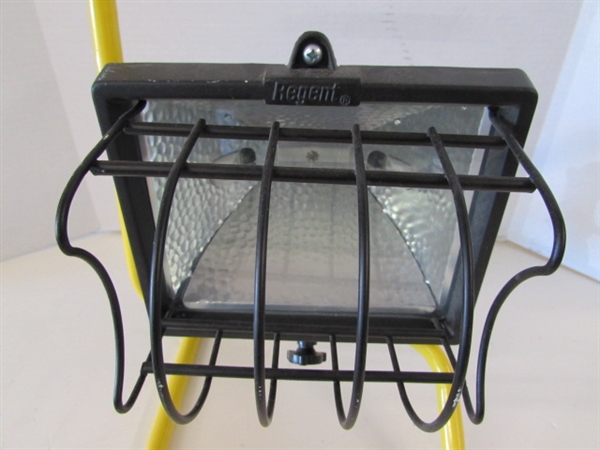3 SHOP LIGHTS W/ EXTENSION CORDS