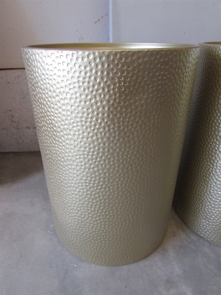 2 - CHRISTOPHER KNIGHT - HOME KAYLEE MODERN ROUND HAMMERED IRON ACCENT TABLE