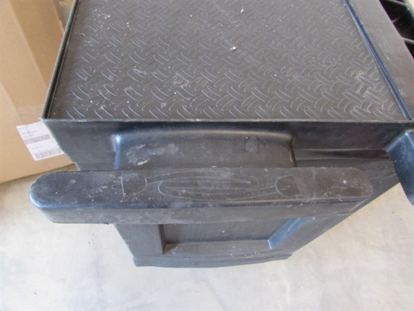 RUBBERMAID ROLLING TOOL CHEST AND 2 INSTACRATE BOXES