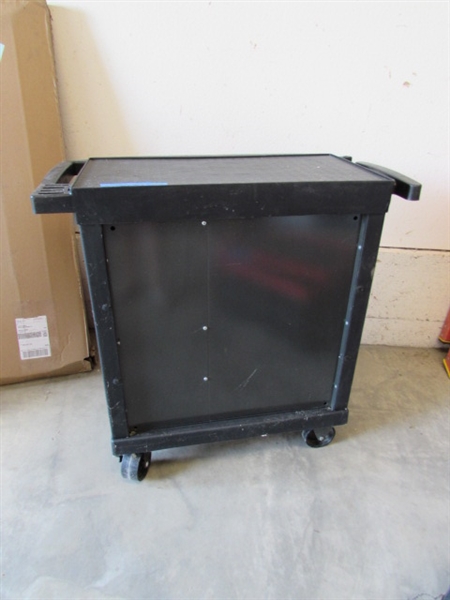 RUBBERMAID ROLLING TOOL CHEST AND 2 INSTACRATE BOXES