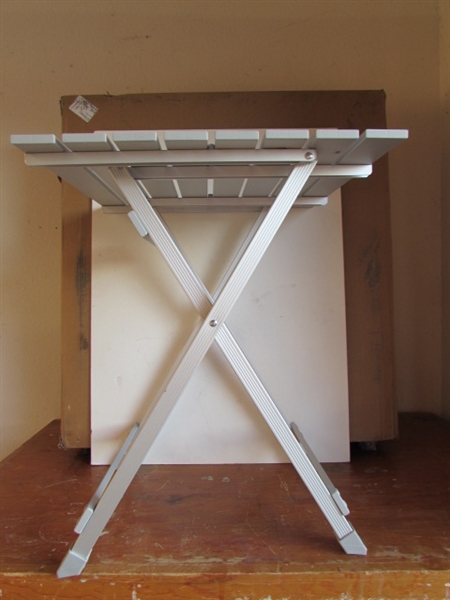 KINGDOM COT 3 AND FOLDING CAMP TABLE IN BAG