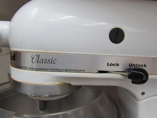 WHITE KITCHEN AID CLASSIC WITH BOWL AND BLADES