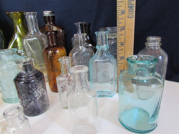 LARGE COLLECTION OF APOTHECARY BOTTLES