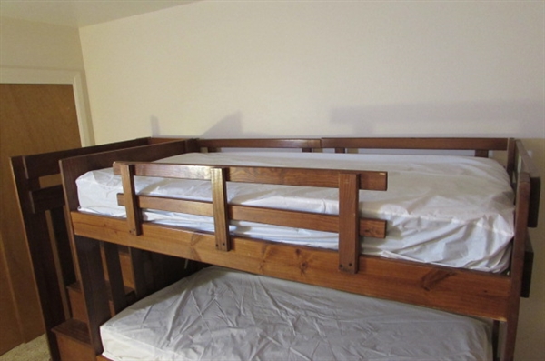 WOOD BUNK BED WITH TRUNDLE