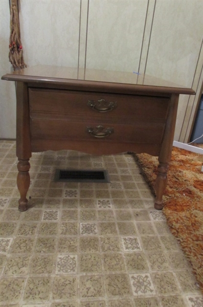 PAIR OF VINTAGE SINGLE DOVETAIL DRAWER SIDE TABLES - MAPLE?