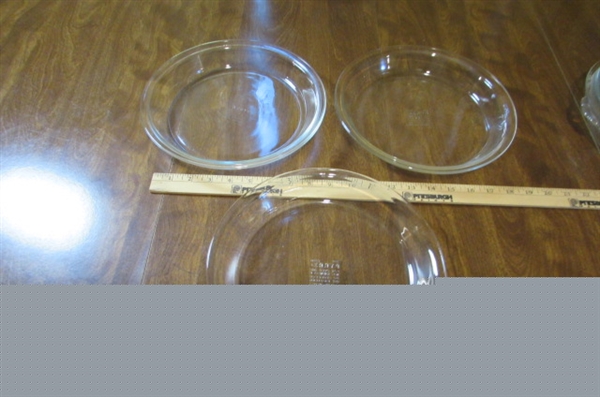 CLEAR PYREX PIE AND BAKING DISHES