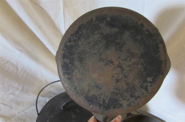 CAST IRON DUTCH OVEN & 2 FRYING PANS - NEED CLEANING
