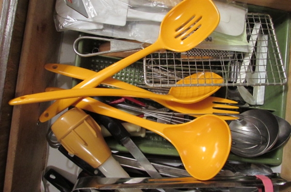 CONTENTS OF UTENSIL DRAWER #1