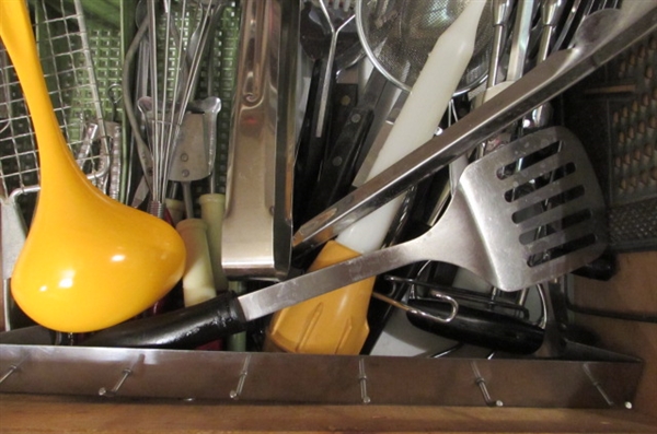 CONTENTS OF UTENSIL DRAWER #1