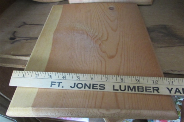 LARGE ASSORTMENT OF WOODEN PLAQUES