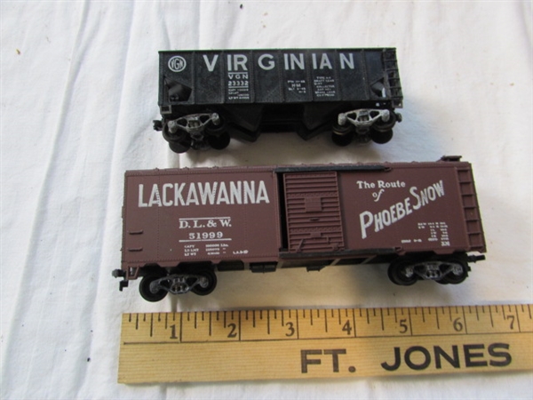 MORE HO SCALE MODEL RAILROAD ENGINES & CARS