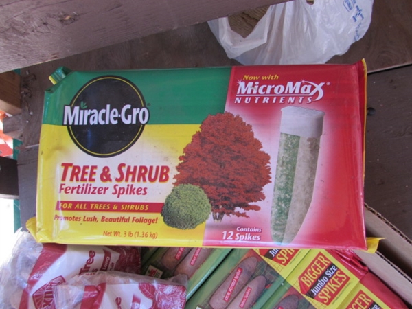MIRACLE-GRO TREE & SHRUB SPIKES