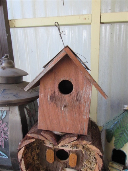 BIRD HOUSES & FEEDERS