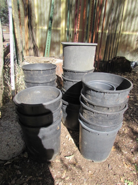 ASSORTED SIZES OF BLACK POTS