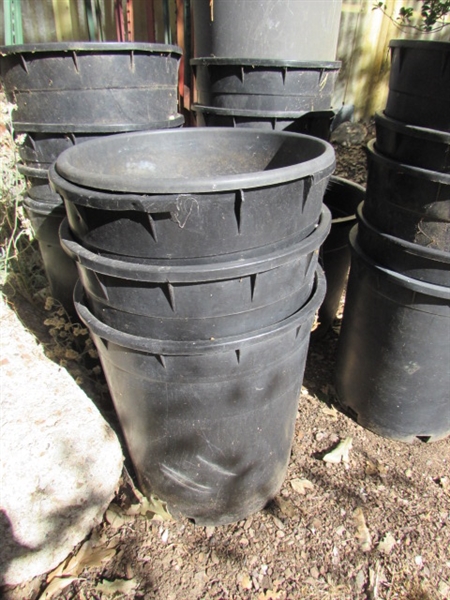 ASSORTED SIZES OF BLACK POTS