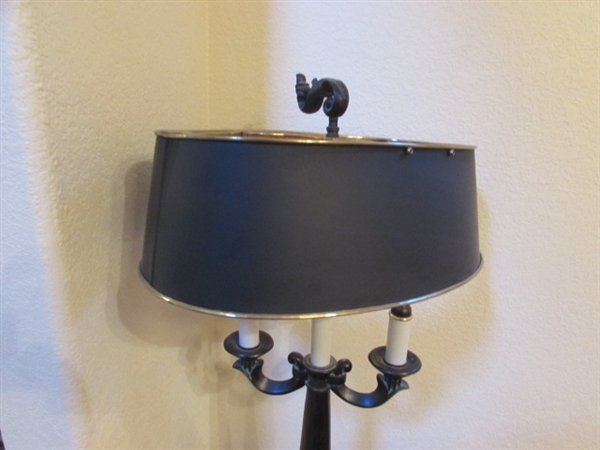 VINTAGE CANDELABRAS STYLE TABLE LAMP