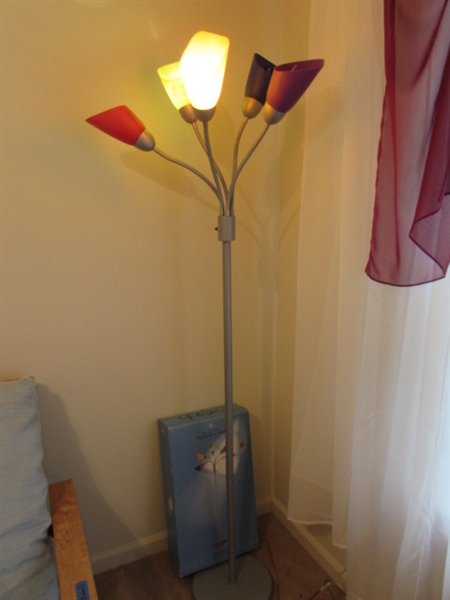 ADJUSTABLE FLOOR LAMP W/COLORED SHADES