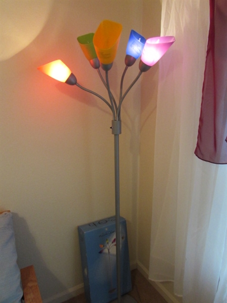 ADJUSTABLE FLOOR LAMP W/COLORED SHADES