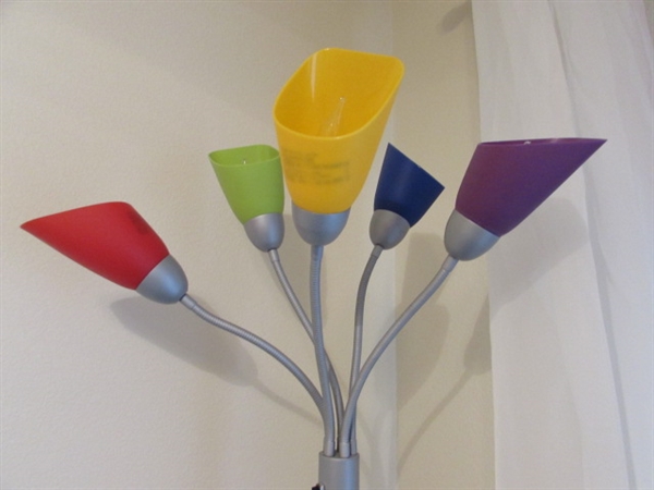 ADJUSTABLE FLOOR LAMP W/COLORED SHADES