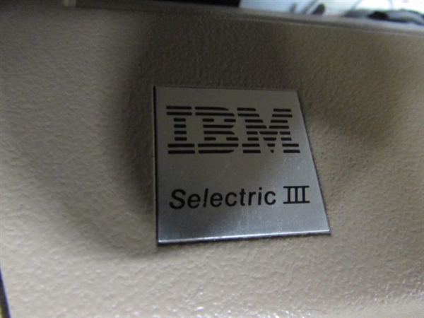 VINTAGE IBM SELECTRIC III ELECTRIC TYPEWRITER