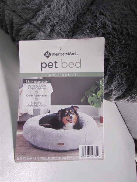 NEW LARGE PET BED